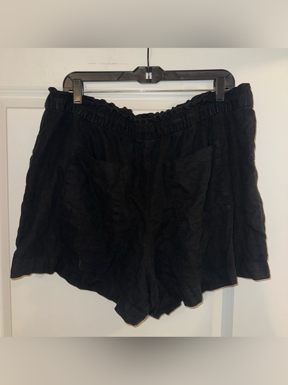 Gap Black Women’s Elastic Waist Shorts with Pockets - Picture 3 of 3